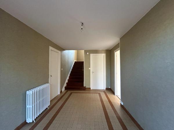 Maison sur sous sol complet de 126m2 habitable très lumineuse avec grand jardin et dépendance