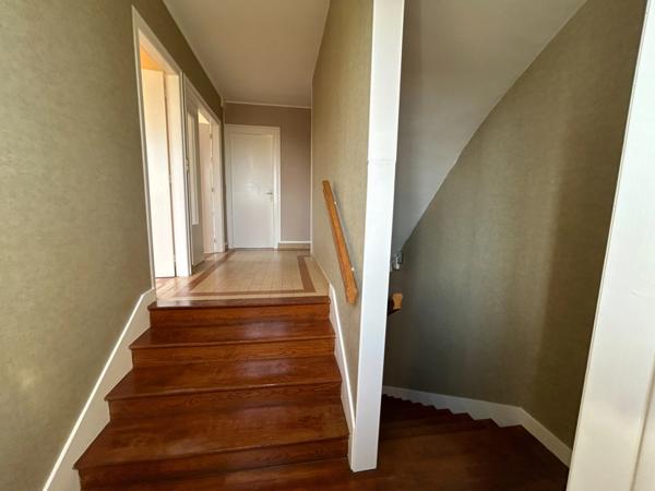 Maison sur sous sol complet de 126m2 habitable très lumineuse avec grand jardin et dépendance