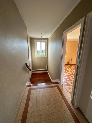 Maison sur sous sol complet de 126m2 habitable très lumineuse avec grand jardin et dépendance