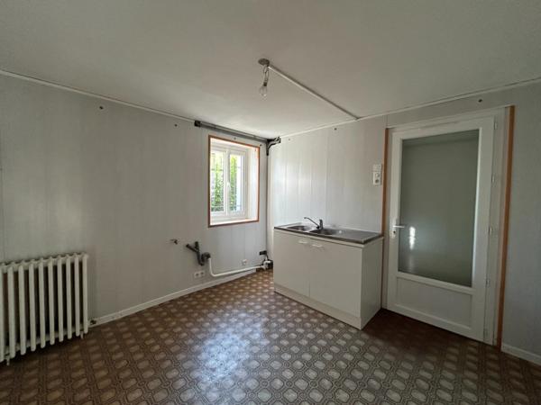 Maison sur sous sol complet de 126m2 habitable très lumineuse avec grand jardin et dépendance