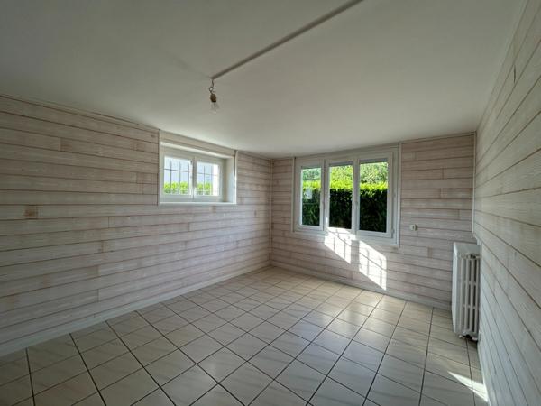 Maison sur sous sol complet de 126m2 habitable très lumineuse avec grand jardin et dépendance