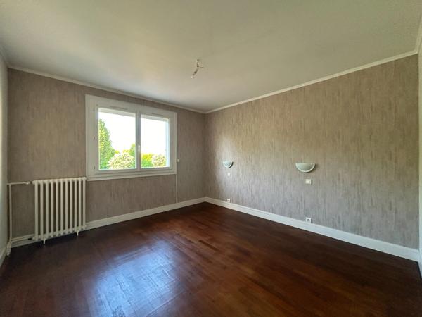 Maison sur sous sol complet de 126m2 habitable très lumineuse avec grand jardin et dépendance