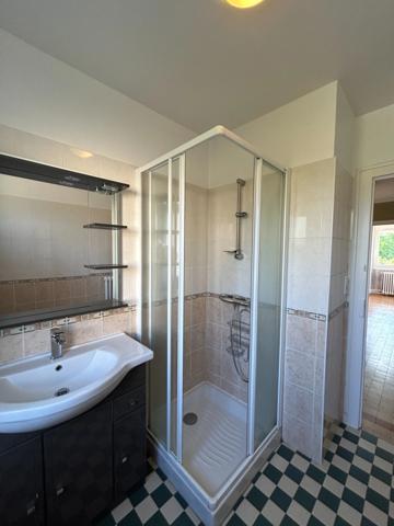 Maison sur sous sol complet de 126m2 habitable très lumineuse avec grand jardin et dépendance