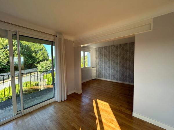 Maison sur sous sol complet de 126m2 habitable très lumineuse avec grand jardin et dépendance