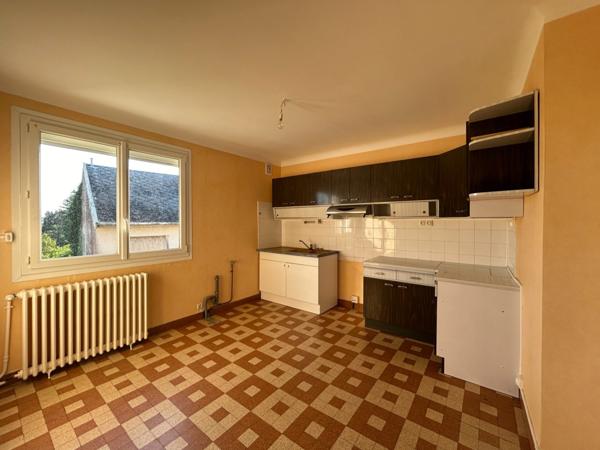 Maison sur sous sol complet de 126m2 habitable très lumineuse avec grand jardin et dépendance