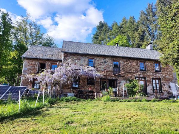 Maison éco-rénovée avec gîte et dépendances sur 11798m²