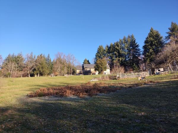 Maison éco-rénovée avec gîte et dépendances sur 11798m²