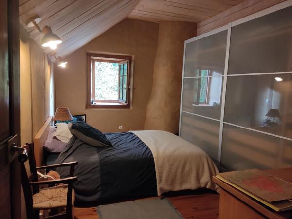 Maison éco-rénovée avec gîte et dépendances sur 11798m²