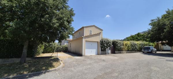 villa T4 sur parcelle piscinable avec vue sur le Luberon