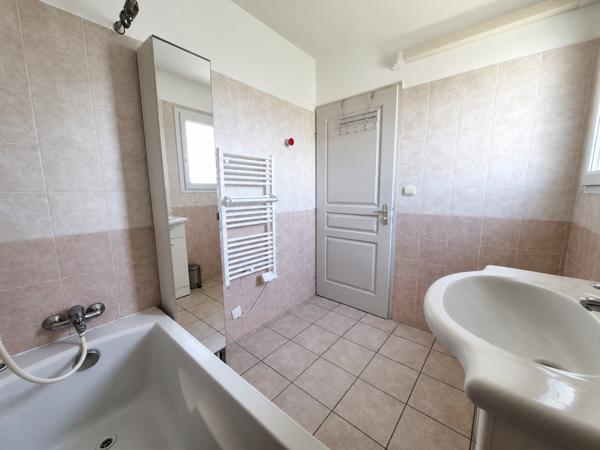 villa T4 sur parcelle piscinable avec vue sur le Luberon