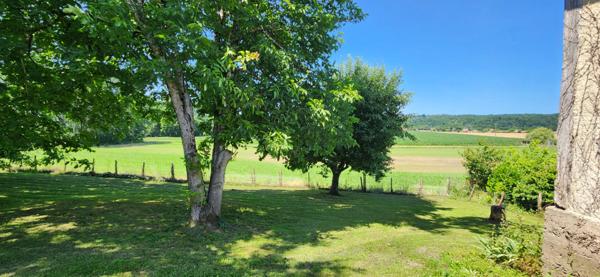 Belle propriete en pierre avec terrain ! Calme et authenticite assures !