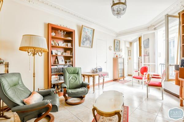 Paris 9ème - entre Le Peletier et Drouot - Appartement de 94,85m² Carrez avec un balcon filant de 7m²