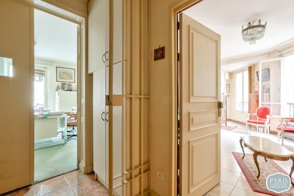 Paris 9ème - entre Le Peletier et Drouot - Appartement de 94,85m² Carrez avec un balcon filant de 7m²