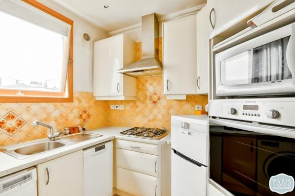 Paris 9ème - entre Le Peletier et Drouot - Appartement de 94,85m² Carrez avec un balcon filant de 7m²