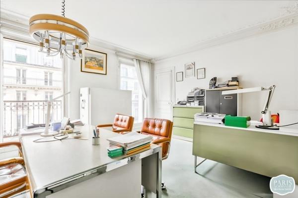 Paris 9ème - entre Le Peletier et Drouot - Appartement de 94,85m² Carrez avec un balcon filant de 7m²