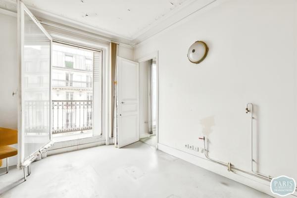 Paris 9ème - entre Le Peletier et Drouot - Appartement de 94,85m² Carrez avec un balcon filant de 7m²