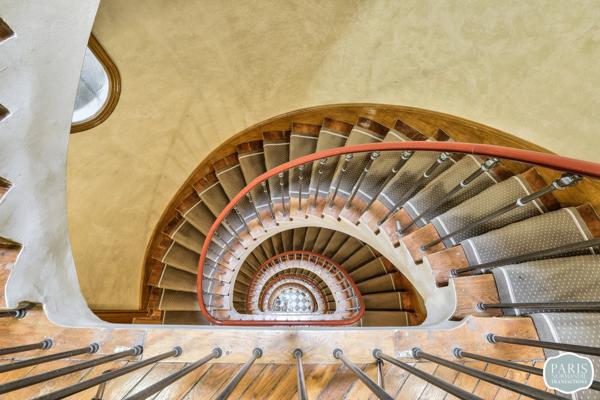 Paris 9ème - entre Le Peletier et Drouot - Appartement de 94,85m² Carrez avec un balcon filant de 7m²