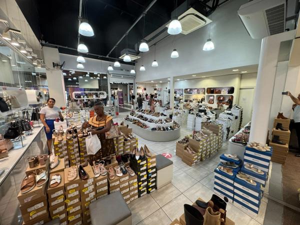 A LOUER, exceptionnelle surface commerciale au centre de FAMILY PLAZA