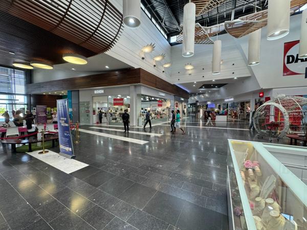 A LOUER, exceptionnelle surface commerciale au centre de FAMILY PLAZA