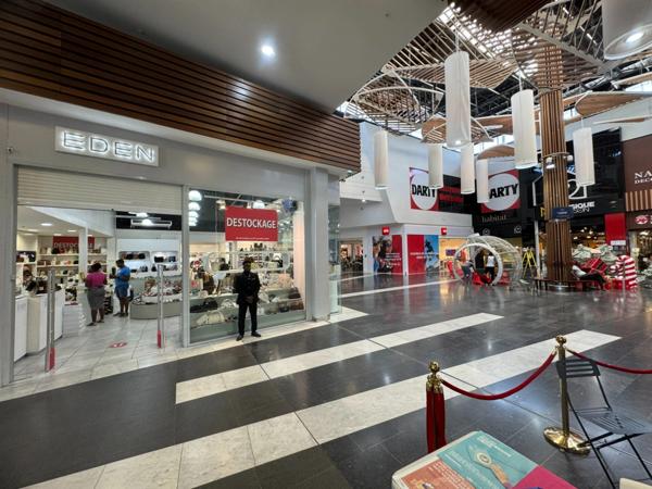 A LOUER, exceptionnelle surface commerciale au centre de FAMILY PLAZA