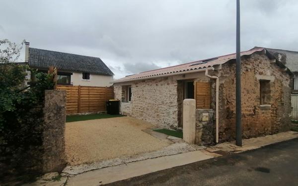 Maison à louer    1 pièce •  Roches-Prémarie-Andillé