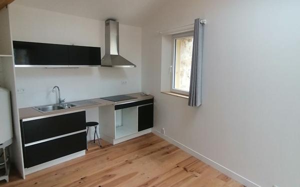 Maison à louer    1 pièce •  Roches-Prémarie-Andillé