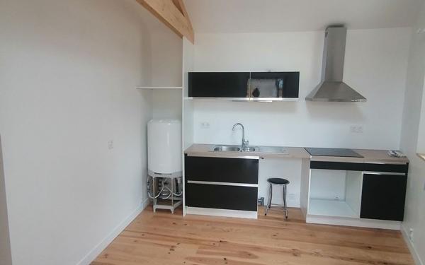 Maison à louer    1 pièce •  Roches-Prémarie-Andillé