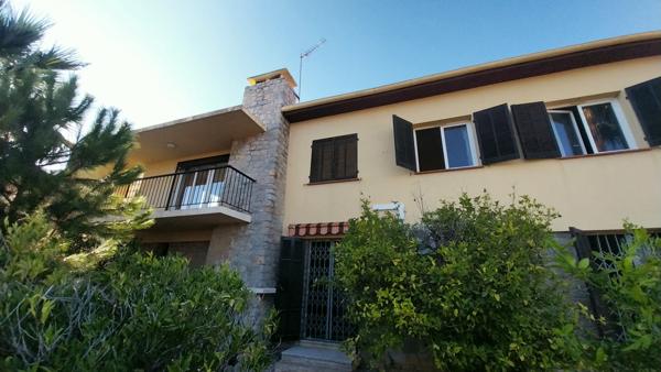 VILLA À RÉNOVER – À DEUX PAS DU CENTRE-VILLE de Hyères les palmiers.