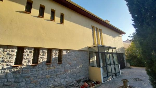 VILLA À RÉNOVER – À DEUX PAS DU CENTRE-VILLE de Hyères les palmiers.