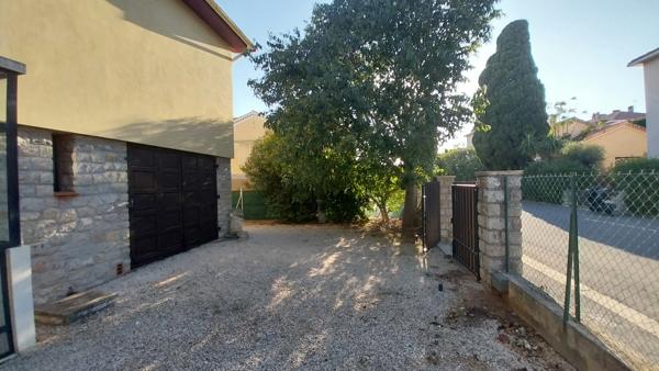 VILLA À RÉNOVER – À DEUX PAS DU CENTRE-VILLE de Hyères les palmiers.