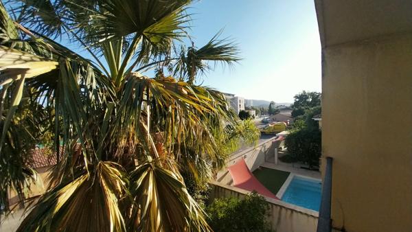 VILLA À RÉNOVER – À DEUX PAS DU CENTRE-VILLE de Hyères les palmiers.