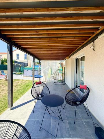 Villa récente de type 4 sur deux niveaux, jardin