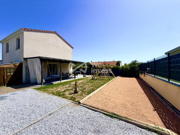 Villa récente de type 4 sur deux niveaux, jardin
