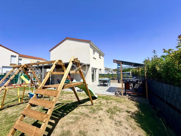 Villa récente de type 4 sur deux niveaux, jardin