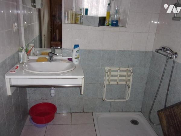 BRUC SUR AFF, maison de village à vendre.