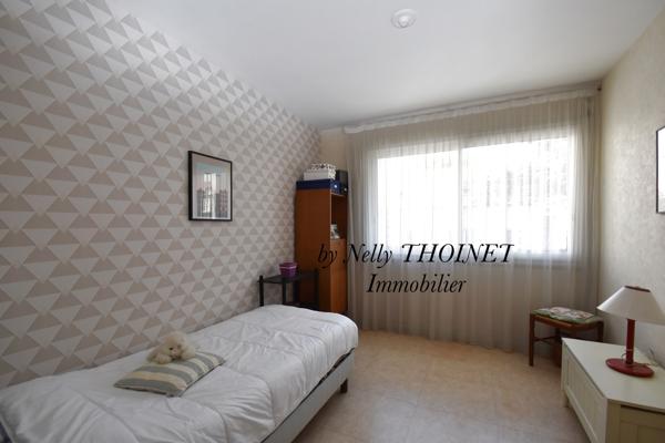 Dépt.63, CLERMONT-FERRAND, quartier Vallières, BEL APPARTEMENT, 1er étage, T4, 86 m2, cave, 2 stationnements