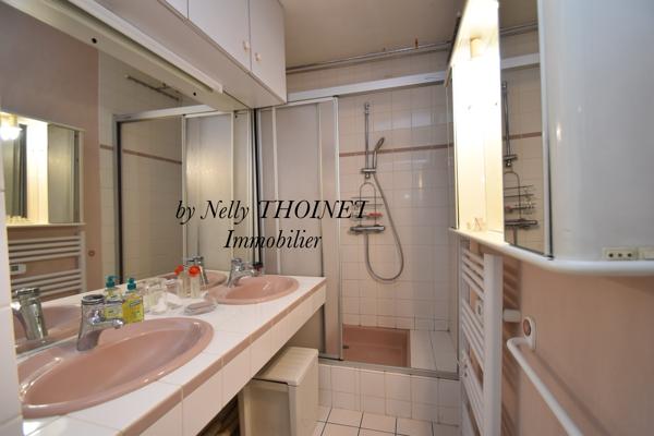 Dépt.63, CLERMONT-FERRAND, quartier Vallières, BEL APPARTEMENT, 1er étage, T4, 86 m2, cave, 2 stationnements