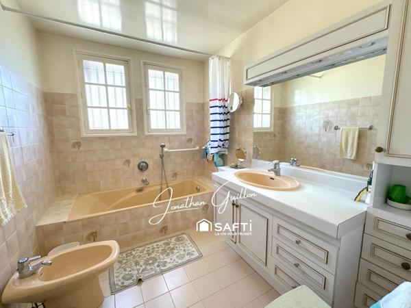 Maison individuelle élevée sur sous sol total