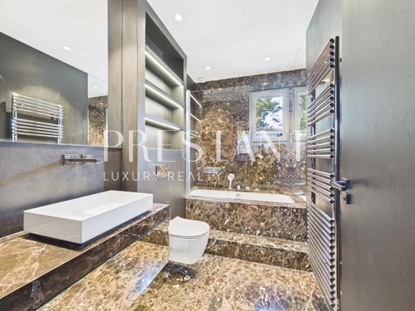 Chiberta – Maison contemporaine de 265 m² (290 m2 en totalité), prestations haut de gamme, plages et golf à pied, ANGLET