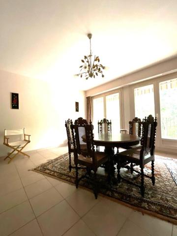 Appartement, 3 chambres, balcon, parking.