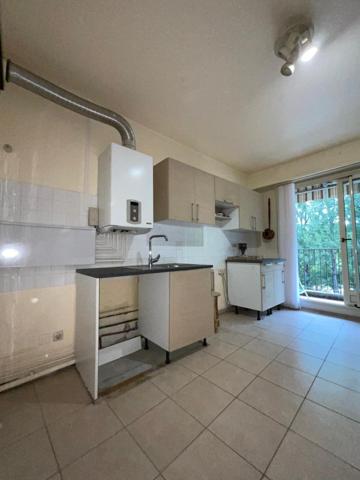 Appartement, 3 chambres, balcon, parking.