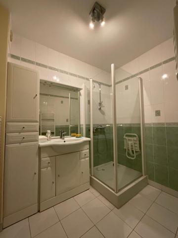 Appartement, 3 chambres, balcon, parking.