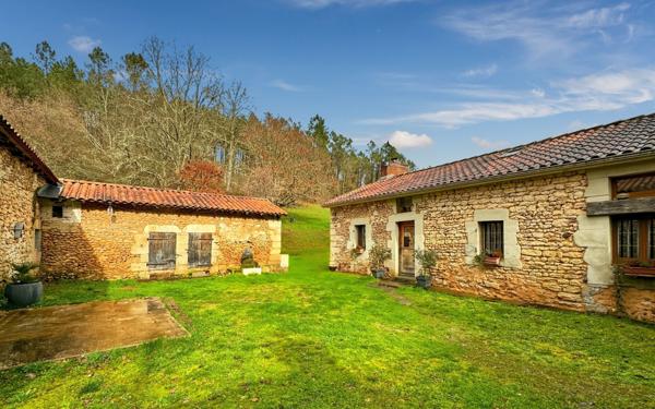 Maison à vendre    3 pièces • 130 m2 Boulazac