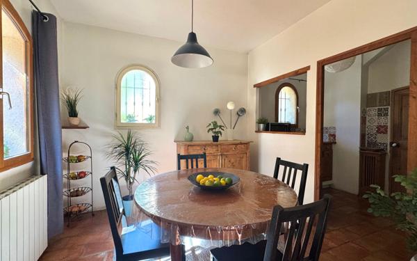 Maison à vendre    5 pièces • 160 m2 Marseille 9