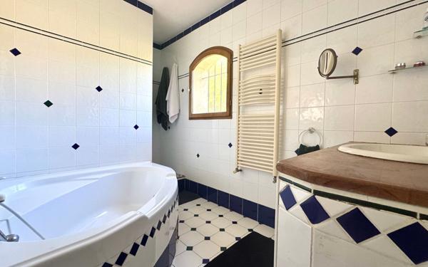 Maison à vendre    5 pièces • 160 m2 Marseille 9