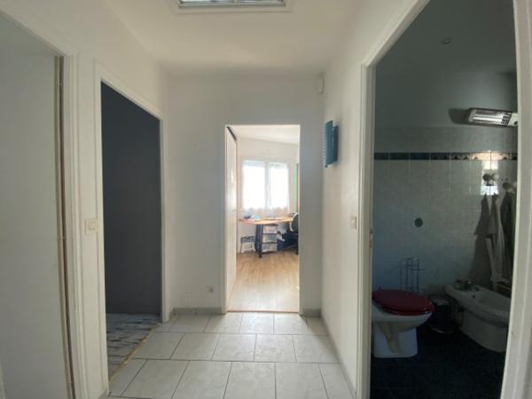 Maison  8 pièce(s)  4 chambre(s)  219.93 m²