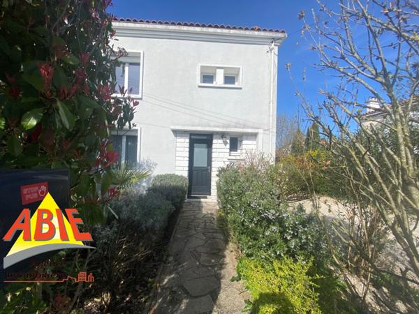 Maison  8 pièce(s)  4 chambre(s)  219.93 m²