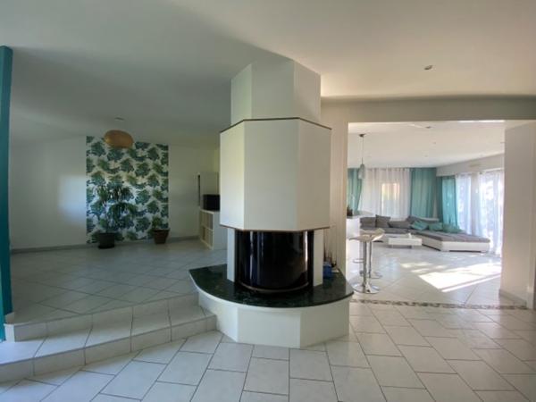 Maison  8 pièce(s)  4 chambre(s)  219.93 m²