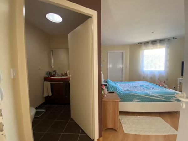 Maison  8 pièce(s)  4 chambre(s)  219.93 m²