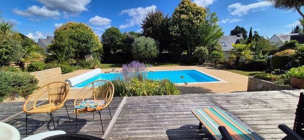 Exclusivité Agence. Entre Terre & Mer. Clohars-Fouesnant Contemporaine sur Jardin Arboré avec Piscine
